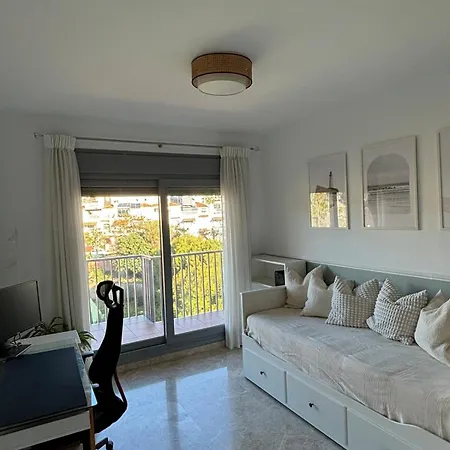 Con Piscina En Playamar Apartment